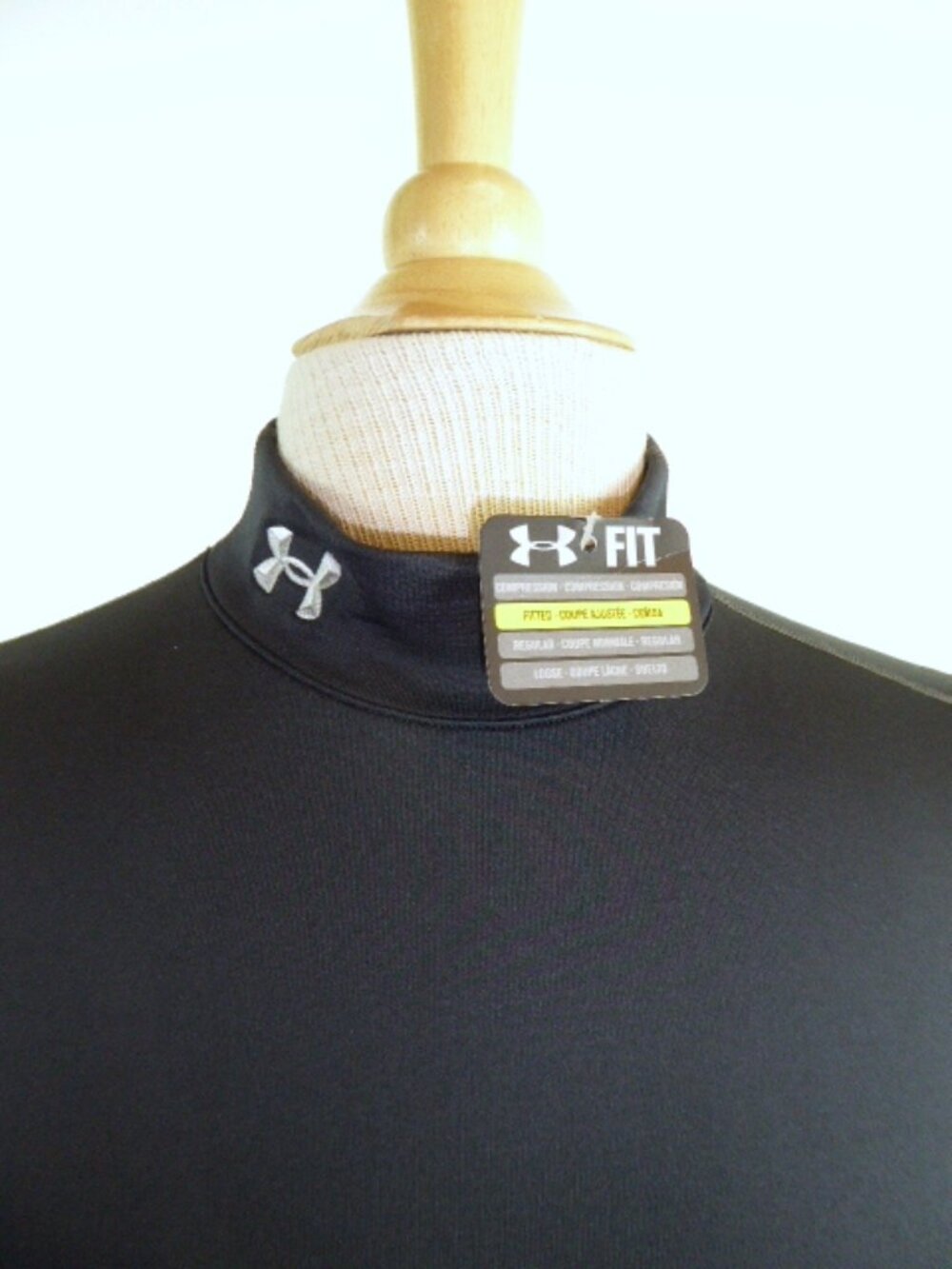 new UNDER ARMOUR BLACK LONG SLEEVE Base layer M